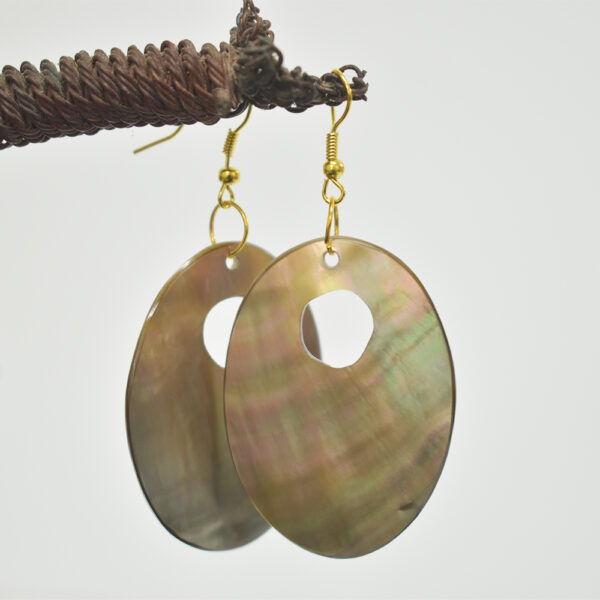 Medium Oval Shape Pearl Shell Earrings