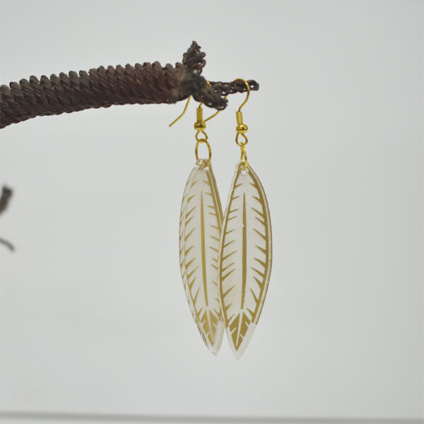 White and Gold Feather shape earrings