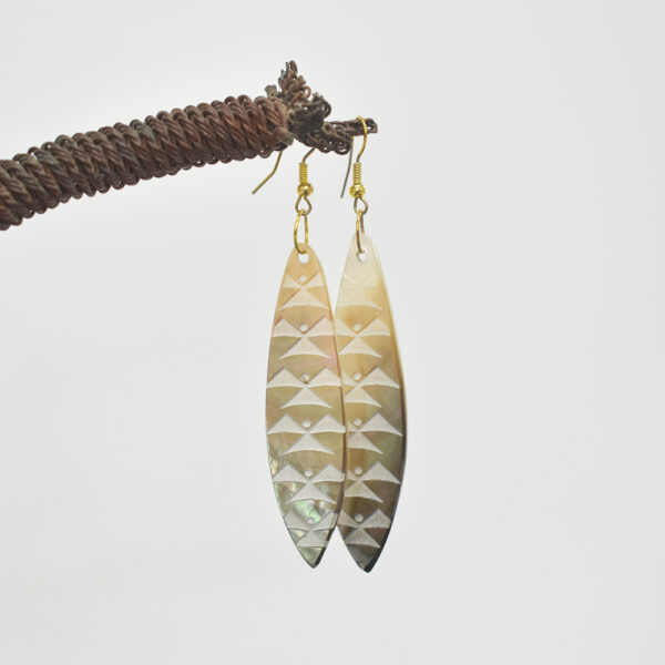 Pearl Shell Drop Earrings/ Te Manu pattern